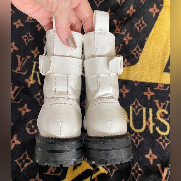 Nasty Gal Boots - Picture 8 of 16